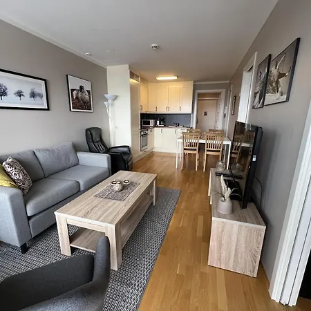 Bright, Homey In Center *
